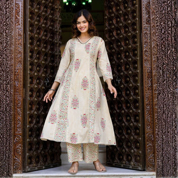 Floral Printed V-Neck A-Line Kurta With Trousers & Dupatta